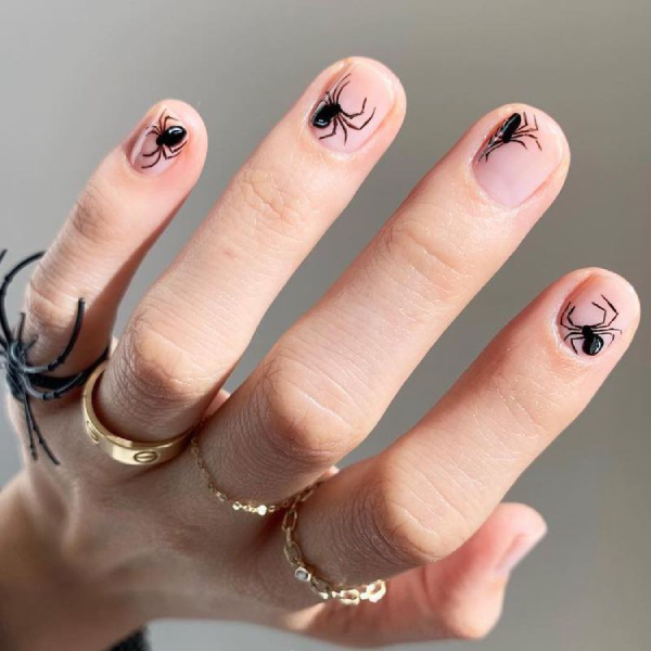 halloween-nail-ideas-Creepy-Crawlers